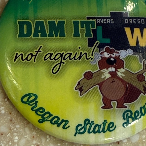 Oregon Ducks vs Oregon State Beavers Button Selection Sept.20 2025 - Picture 3 of 7